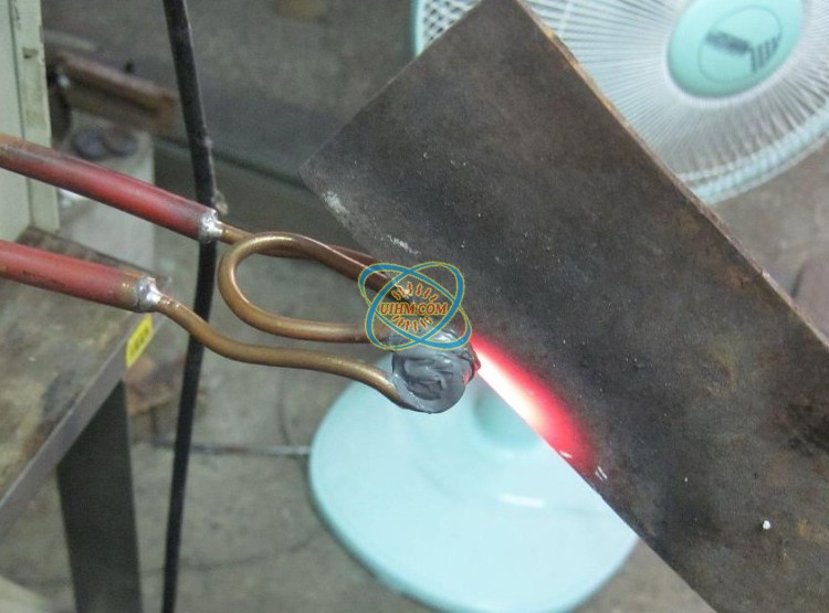 U shape induction coil with magnetic ferrites for heating knife2